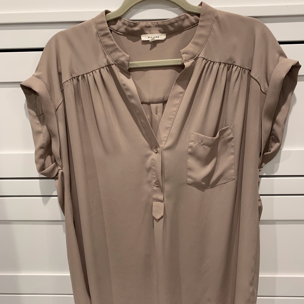 Pleione taupe cap sleeved top